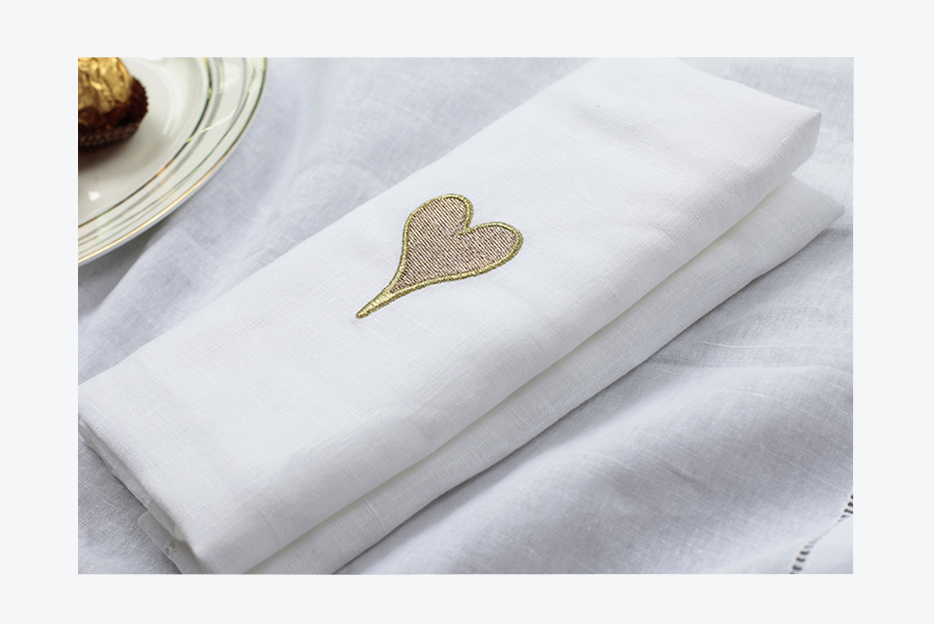 100% linen wedding cocktail napkin （a circle of hole）