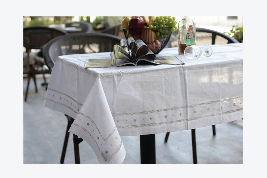 100% pure linen classic table cloths with hand hemstich embroidery lace and piping edges decoration