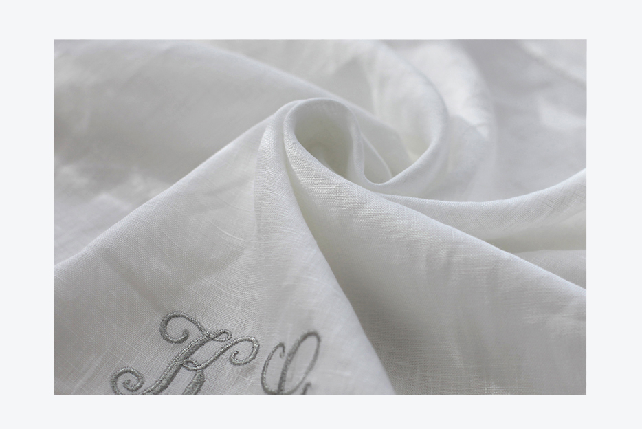 100% linen white napkin wedding monogram and hemstitch （a circle of hole）