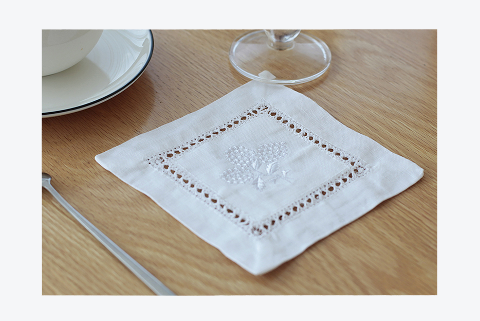 100% french linen napkin/ printed napkin /hand hemstitch embroidered napkin （a circle of hole )